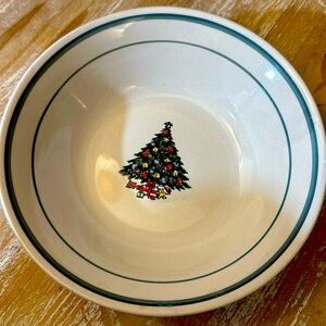 Vintage Christmas Tree Bowls 7 Inches.        Brand New. 4 Bowls to this Set.